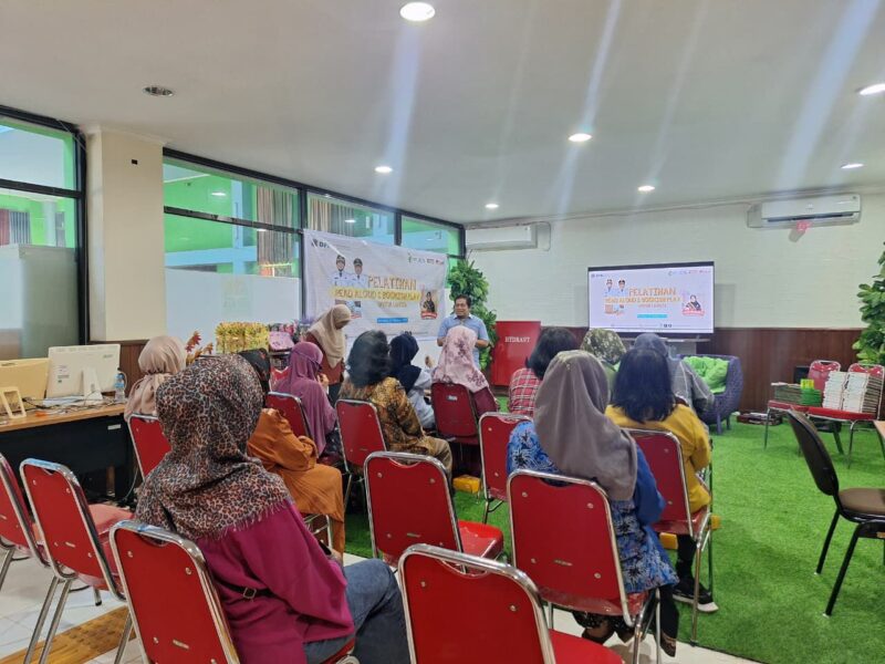 Suasana Pelatihan Read Aloud & Bookish Play untuk Lansia yang digelar DPK Bontang.
