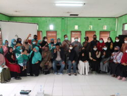 Gelar Reses di Bontang Lestari, Rusli Serahkan Bantuan Seragam Pengurus RT, PKK, serta Kader Posyandu