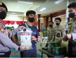 Ikuti Vaksinasi Covid 19, Warga di Bontang Dapat Minyak Goreng dan Sarung
