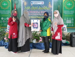 Berbagi Kebahagiaan, Orikka KNI Bagikan Puluhan Paket Sembako untuk Ojek Online