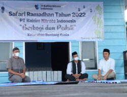 PT KNI Berbagi Kebahagiaan, Bagikan Ratusan Paket Untuk Lansia dan Anak Yatim