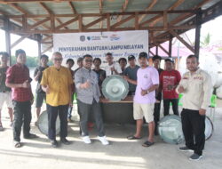 PT KNI Salurkan 20 Lampu HPS Highbay Kepada Kelompok Nelayan Bagan Bontang