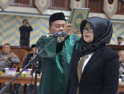 Sah, Ambulansi Komariah Resmi Jabat Anggota DPRD Kaltim Gantikan Mashari Rais