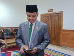 Dewan Serahkan Bantuan Alat Musik di Rantau Pulung