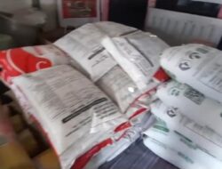 Tunaikan Janji, Anggota DPRD Kaltim Baharuddin Demmu Berikan Bantuan Pupuk ke Petani