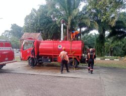 Siaga Karhutla, BPBD Bontang Lakukan Pengisian Mobil Tanki Air