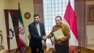 Ketum SMSI Firdaus Tandatangani MoU Bersama Konselor Kebudayaan Iran Ebrahimi