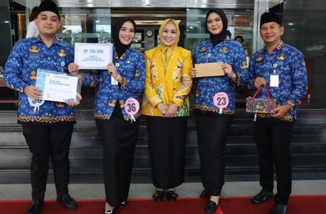Sekretariat DPRD Kaltim Raih Juara 3 Lomba Fashion Show HUT KORPRI ke-53