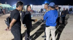 Personel Polres Bontang Lakukan Pengamanan Aksi Nelayan Muara Badak Tuntut Ganti Rugi ke PT PHSS