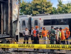 Remaja Bakar Tiga Gerbong Kereta di Stasiun Tugu, Rugi Rp6,9 Miliar