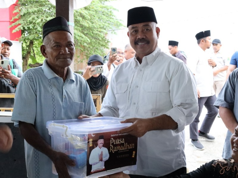 Safari Ramadhan di Masjid Nurul Iman, Bupati Kukar Salurkan Bantuan Sembako dan Sarana Ibadah