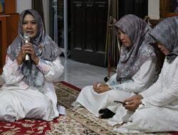 Kejutan Ulang Tahun ke-58, Yulaikah Sunggono Terharu di Buka Puasa Bersama DWP Kukar