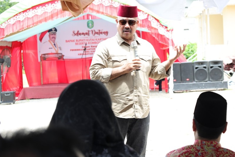 Resmikan Kantor Desa Kahala, Bupati Edi Damansyah Dorong Pelayanan Publik yang Lebih Profesional