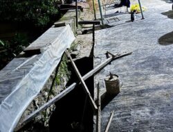 Dinding Turap Ambruk di Gang Amalia, Desak Pemerintah Segera Bertindak, Warga: “Kami Takut Rumah Ikut Amblas”