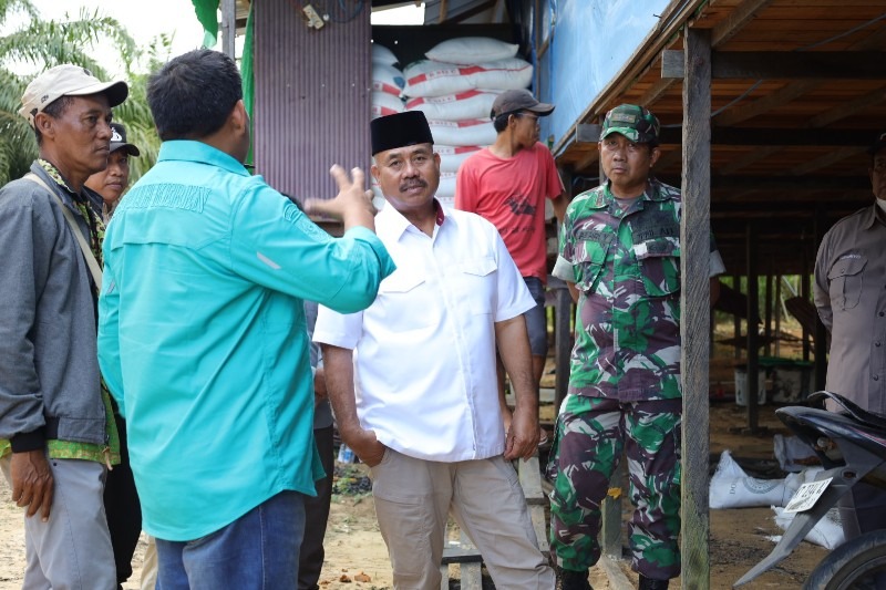 Bupati Edi Damansyah Tinjau Berbagai Sarana Peningkatan Pelayanan Masyarakat di Desa Batuah Loa Janan