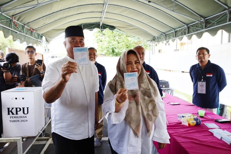 Bupati Edi Damansyah Coblos di TPS 22 Arwana, Ajak Warga Kukar Ramaikan PSU Demi Masa Depan Daerah