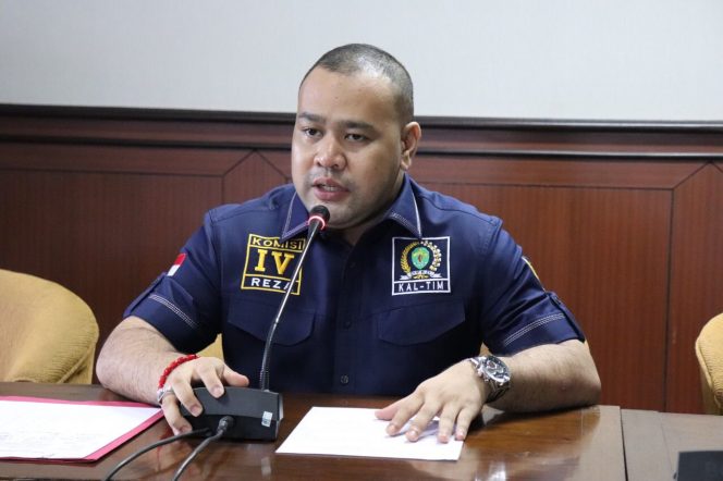 Reza Menanggqpi Penutupan Lalu Lintas Air di Bawah Jembatan Mahakam I