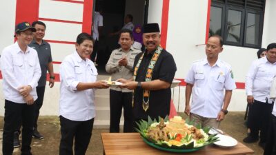 Resmikan Kantor Lurah dan Gedung BPU Bukit Biru, Bupati Kukar Dorong Pelayanan Maksimal