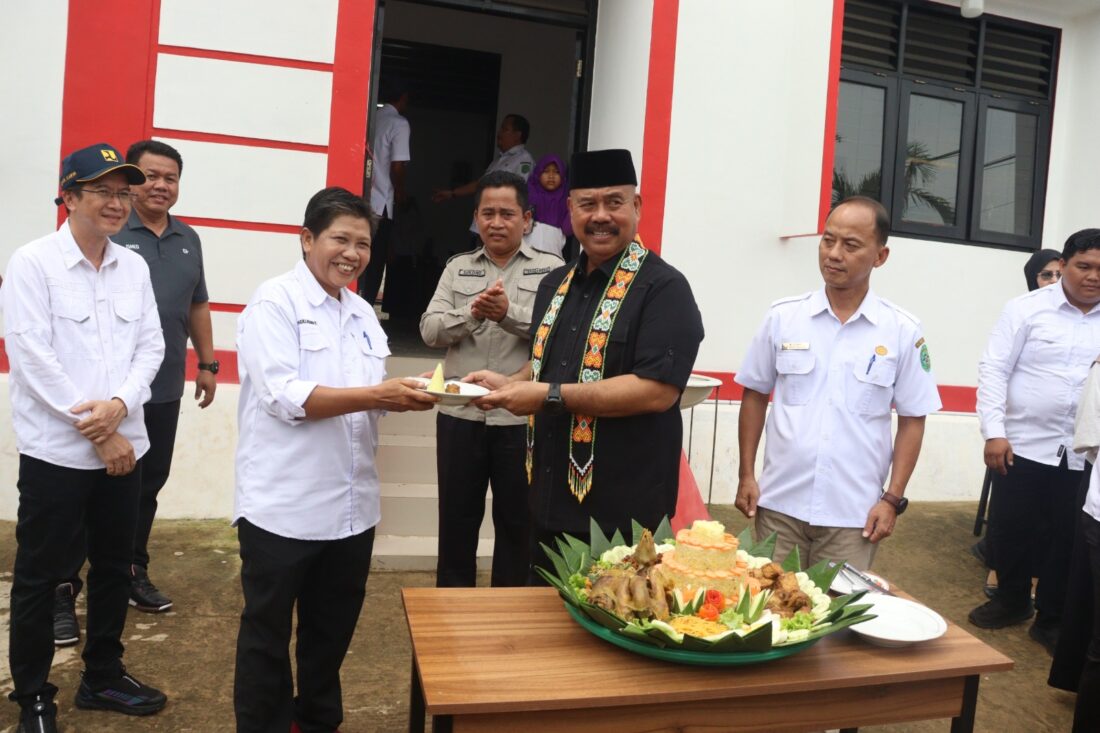 Resmikan Kantor Lurah dan Gedung BPU Bukit Biru, Bupati Kukar Dorong Pelayanan Maksimal