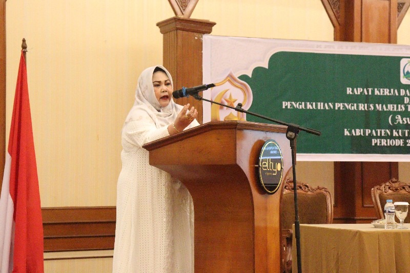 Maslianawati Edi Damansyah Kukuhkan Pengurus Majelis Taklim Aswaja Kukar 2025-2030 di Tenggarong