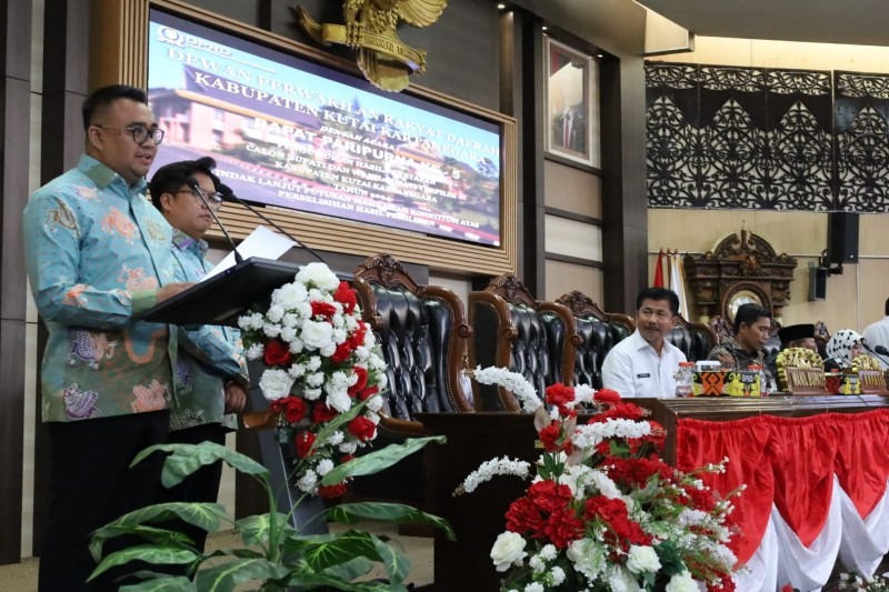 DPRD Kukar Umumkan Bupati dan Wakil Bupati Terpilih di Rapar Pengumuman Hasil Penetapan Cabup Cawabup Kukar Terpilih