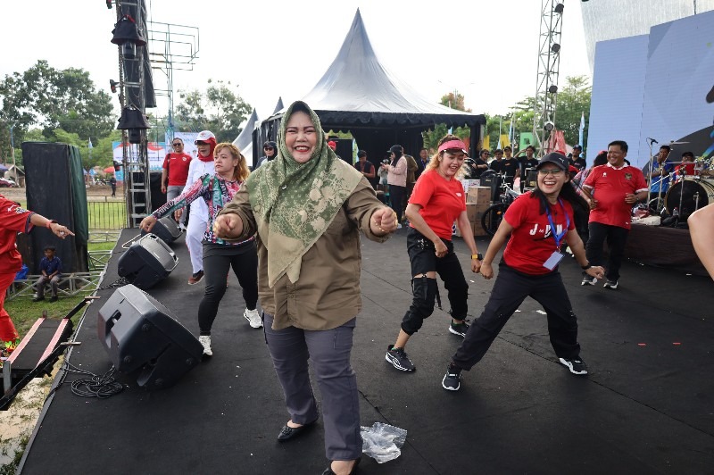 Ribuan Warga Padati Jalan Sehat Forkopimda di Muara Badak, Semarakkan Semangat Hidup Sehat dan Kebersamaan