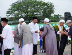 Asisten II Salat Ied di Rondong Demang Tenggarong Sambut Idul Adha 1446 H