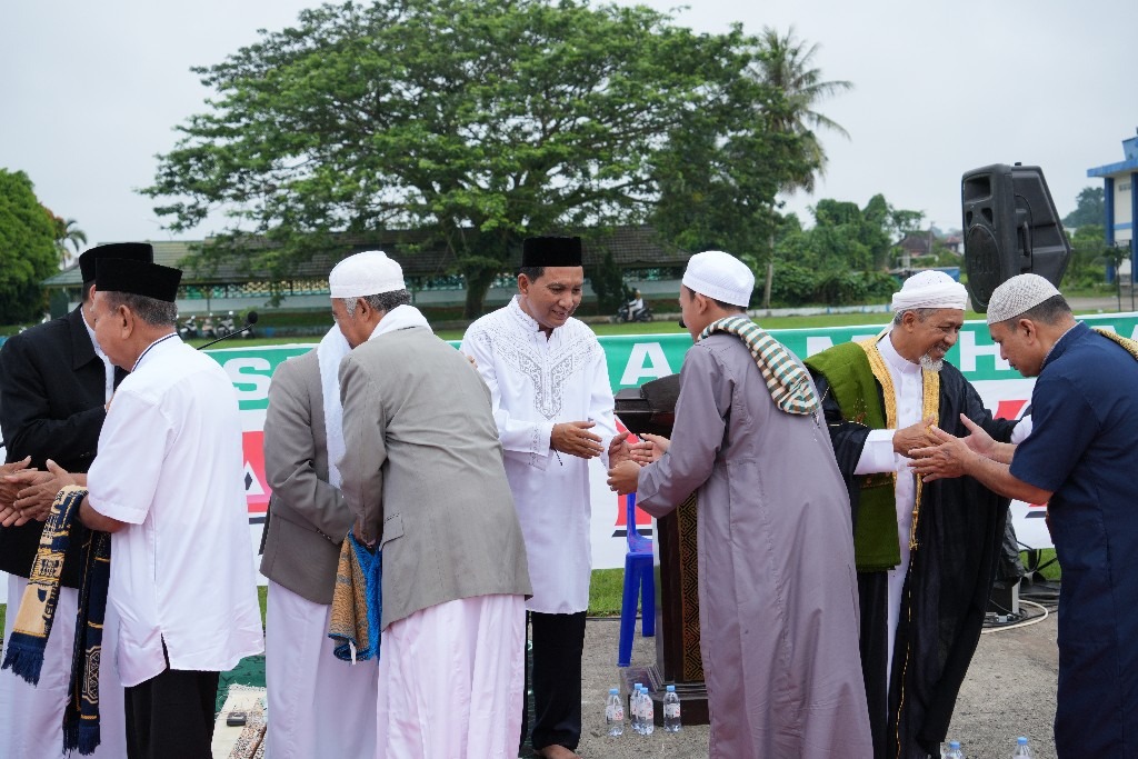 Asisten II Salat Ied di Rondong Demang Tenggarong Sambut Idul Adha 1446 H