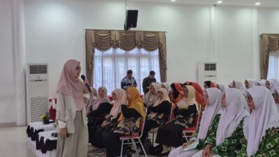 Tausiah Inspiratif Reni Murni Iringi Launching Program "Tengok Tetangga" MAN Bontang