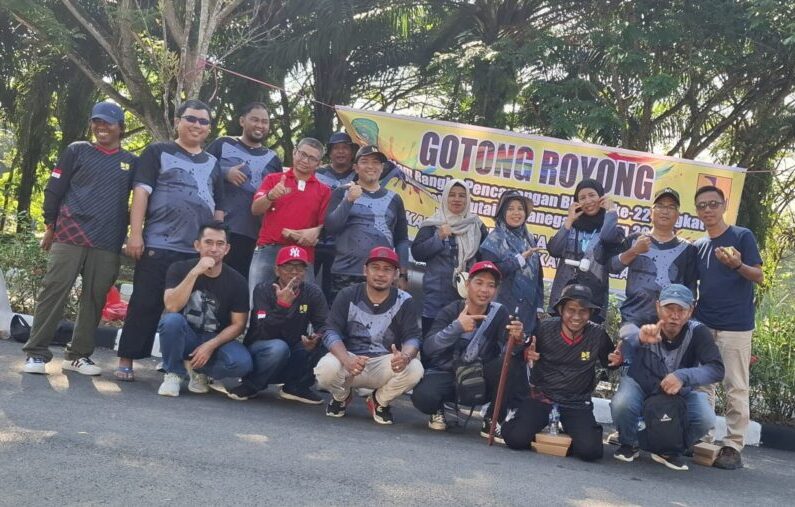 DPU Kukar Turun Tangan dalam Gotong Royong Massal: Bangun Kekompakan dan Peduli Lingkungan