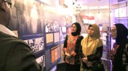 Wisata Sejarah ke ANRI, Neni Ajak Menata Diorama Arsip demi Menjaga Ingatan Kota Bontang