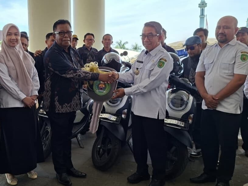 Bupati Kutim Serahkan 56 Motor Operasional untuk Ketua RT Teluk Lingga, Dorong Pelayanan Publik Lebih Cepat dan Responsif