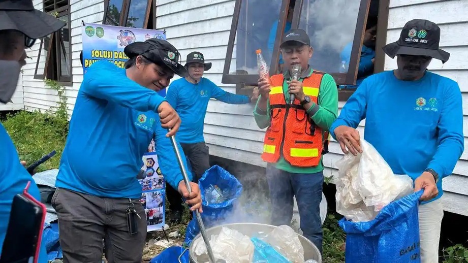 Atasi 6.888 Ton Timbulan Sampah, Pemkab Mahulu Bekali Masyarakat Keterampilan Olah Plastik Jadi Produk Bernilai Ekonomi