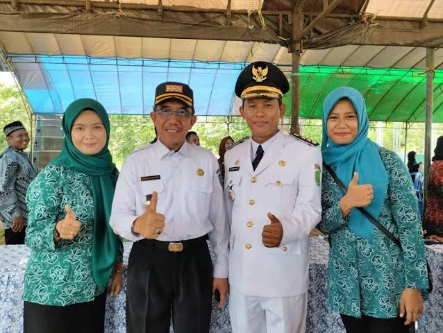 Camat Long Mesangat, Rapichin,