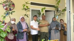Kader PKS Tanam Pohon, Dr. Sani Inisiasi Gerakan “One Person, One Tree” di Samarinda