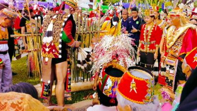 ilustrasi perayaan lomplai