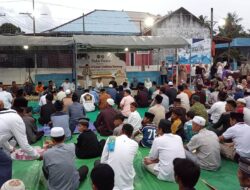 Buka Puasa Bersama Warga Guntung, Agus Haris Duduk Lesehan dan Paparkan Program Penanganan Banjir