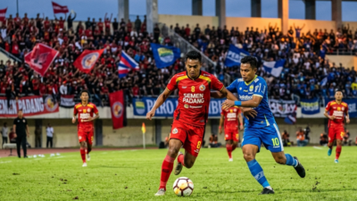 Tiga Raksasa Berburu Poin di Laga Tandang! Persib Bidik Sejarah, Persija dan Borneo FC Tak Mau Tertinggal