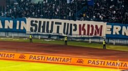 Panas di GBLA, Laga Persib vs Arema Diwarnai Banner Kontroversial untuk Dedi Mulyadi