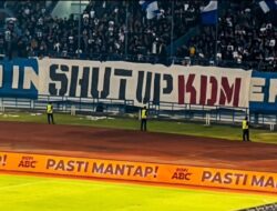 Panas di GBLA, Laga Persib vs Arema Diwarnai Banner Kontroversial untuk Dedi Mulyadi