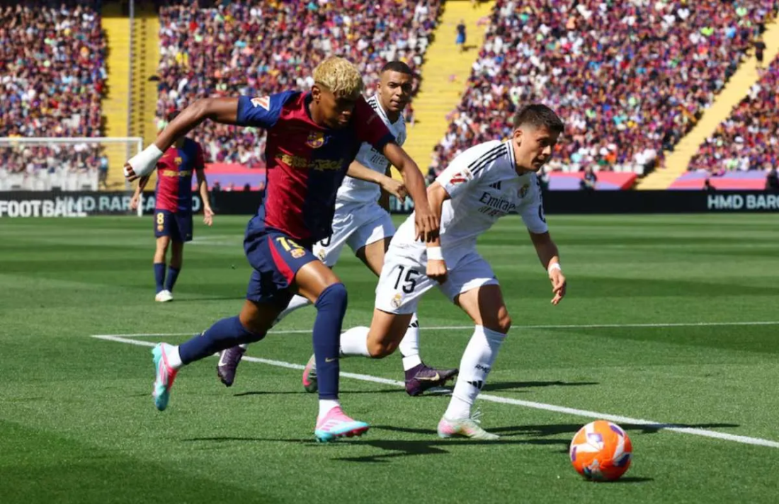 Barcelona Kunci Gelar Liga Spanyol Usai Tumbangkan Real Madrid 2-0 di El Clasico, Hansi Flick Ukir Musim Sempurna