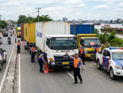 Dishub Samarinda Tertibkan Parkir Liar Truk dan Kontainer di Sungai Kunjang, Sanksi Tegas Disiapkan