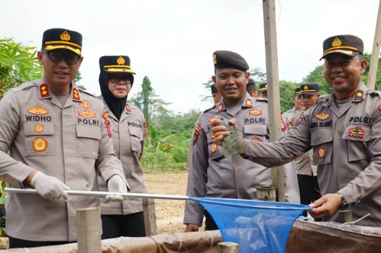 Polres Bontang Perkuat Ketahanan Pangan, Tanam Jagung Hibrida hingga Tebar Ribuan Benih Ikan