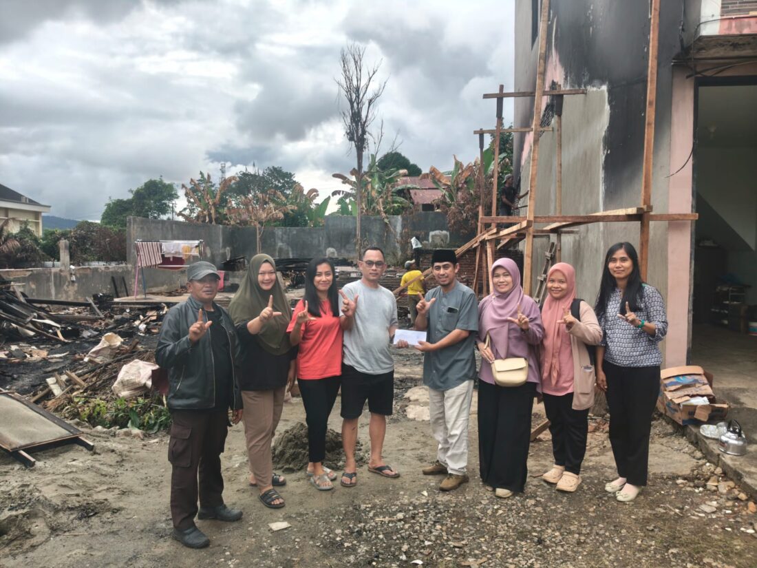 Peduli Warga Terdampak Kebakaran, Pemdes Asuli Salurkan Bantuan untuk Tiga Korban