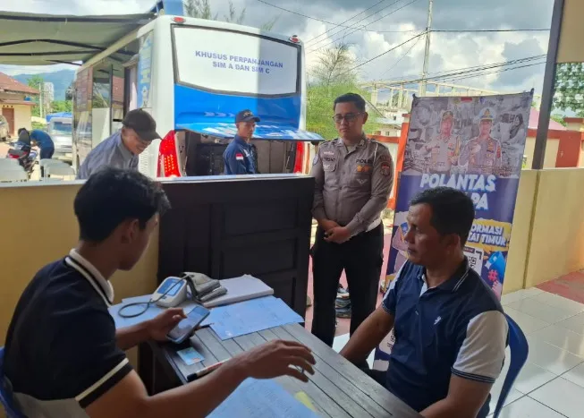 Satlantas Polres Kutim Jemput Bola, Layanan SIM Keliling di Kaliorang Diserbu Warga