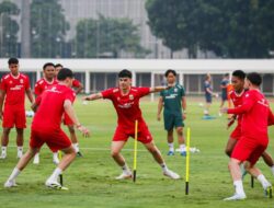 Erick Thohir Pantau Latihan Timnas Indonesia, Pastikan Garuda Siap Tempur Hadapi Mozambik di GBK
