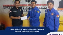 Lawan Karhutla, Abdul Rohim Bantu Relawan Belimau Siapkan Alat Pemadam